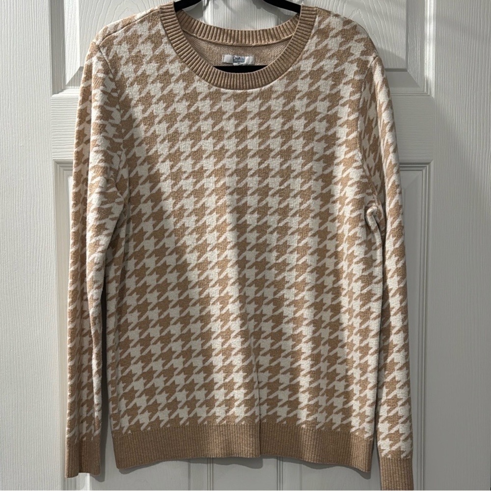 Croft & Barrow Crewneck Sweater in Tan and Cream